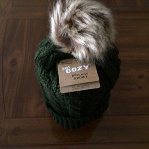 JUST COZY KNIT HAT BONNET.  ONE SIZE FITS.  COLOR: GREEN